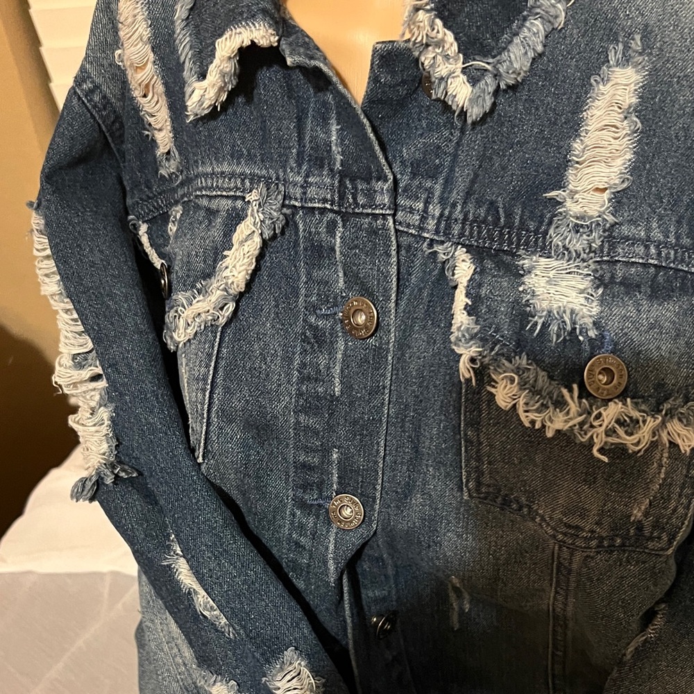 NWT Distressed Denim Jacket - Picture 3 of 7